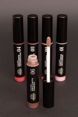 Блеск для губ 06 Тёмный нюд SIBERINA