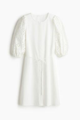 Vestido con mangas en bordado ingl?s