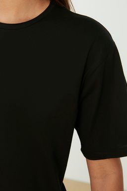 Siyah %100 Pamuk Bisiklet Yaka Oversize/Genis Kal?p Orme T-Shirt TWOSS20TS0134