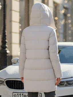 Куртка зимняя женская классическая с капюшоном бежевого цвета 7671B - Visdeer фото 24