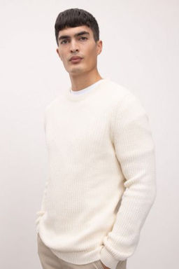 Standart Fit Normal Kesim Bisiklet Yaka Dokulu Triko Kazak