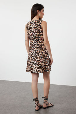TRENDYOLMILLA Kahverengi Leopar Desenli Mini Saten Dokuma Elbise TWOSS24EL01065