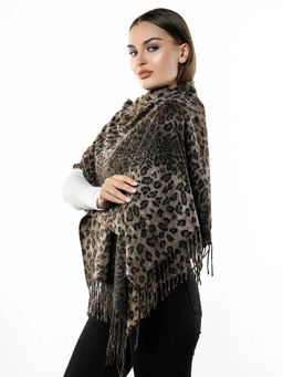 Яркий палантин с анималистичным принтом