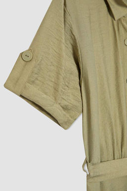 Льняное платье-миди с рубашечным воротником и поясом с короткими рукавами - Defacto фото 7