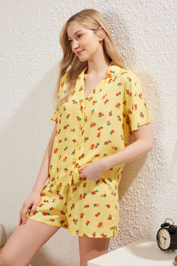 Trendyolmilla Sar? Cicekli Y?rtmacl? Viskon Sortlu Dokuma Pijama Tak?m? THMSS25PT00243