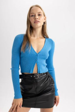 Coool Regular Fit Crop Dugmeli V Yaka Triko H?rka