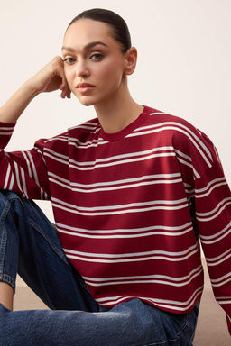 Wardrobe Essentials-Bordo Cizgili Relaxed/Rahat Kal?p Orme T-Shirt TWOSS26TS00019