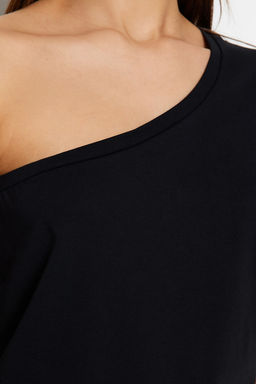 TRENDYOLMILLA Siyah Asimetrik Yaka %100 Pamuk Tek Kol Regular/Normal Kal?p Basic Orme T-Shirt TWOSS23TS00379 фото 8