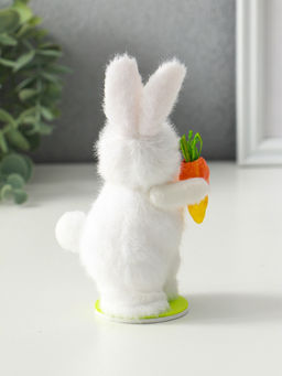 Фигурка пасхальная Малыш в костюме кролика с морковкой, 7.5?5.5?14.5 см