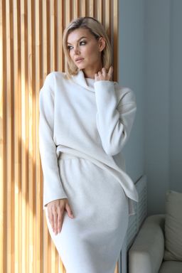 Свитер свободного кроя