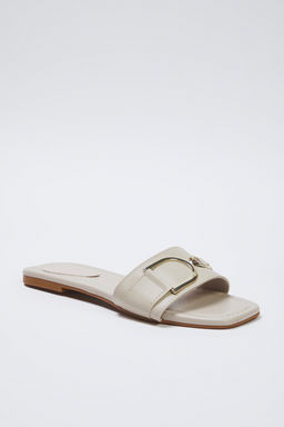 Bej Metal Aksesuar Detayl? Kad?n Terlik TAKSS25TE00015