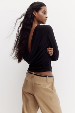 Top de punto con espalda drapeada - H&m фото 4