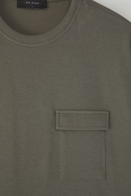 Haki Oversize/Genis Kesim Dokulu Cep Detayl? K?sa Kol T-shirt TMNSS25TS00061