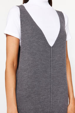 TRENDYOLMILLA Siyah Maxi Triko V Yaka Jile Elbise TWOAW24EL00011 фото 10