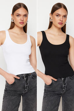 TRENDYOLMILLA Siyah-Beyaz Fitted/Vucuda Oturan Havuz Yaka Fitilli Esnek Orme Atlet TWOSS24AL00050