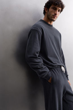 RELAXED FIT CREW NECK SWEATSHIRT