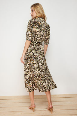 TRENDYOLMILLA Lacivert Cicek Desenli Kusakl? Midi Dokuma Viskon Gomlek Elbise TWOSS20EL1559 фото 23