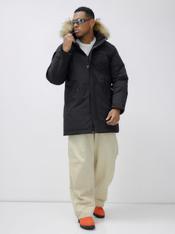 Парка зимняя с мехом черного цвета до - 30