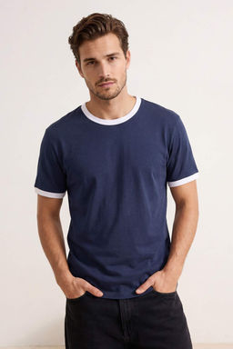 Lacivert Regular/Normal Kesim Kontrast Yaka ve Kol Detayl? Pike Dokulu T-Shirt TMNSS26TS00009