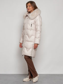 Пальто утепленное с капюшоном зимнее женское бежевого цвета 13305B - Visdeer фото 3