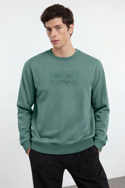 TRENDYOL MAN Yesil Oversize/Genis Kesim Kabartma Yaz? Bask?l? Sweatshirt TMNAW25SW00048 - Trendyolmilla фото 12