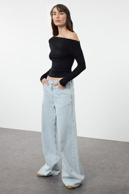 Siyah Duz Premium Yumusak Kumasl? Fitted/Vucuda Oturan Kay?k Yaka Orme Bluz TWOAW24BZ00227