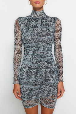 TRENDYOLMILLA Gri Desenli Drape Detayl? Fitted/Vucuda Oturan Dik Yaka Tul Mini Orme Elbise TWOAW24EL00124