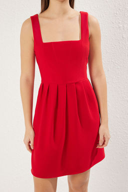 TRENDYOLMILLA Beyaz Belden Ac?lan Kare Yaka Ask?l? Volanl? Mini Dokuma Elbise TWOSS23EL00601  фото 3