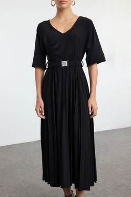TRENDYOLMILLA Zumrut Yesili Skater Kemerli Truvakar Kollu Maxi Esnek Orme Elbise TWOAW25EL00465  фото 3