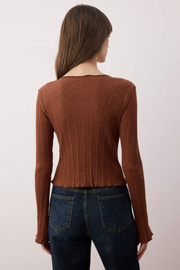 Kahverengi Jakarl? Fitted/Vucuda Oturan Dugme Detayl? Esnek Orme Bluz TWOAW26BZ00046