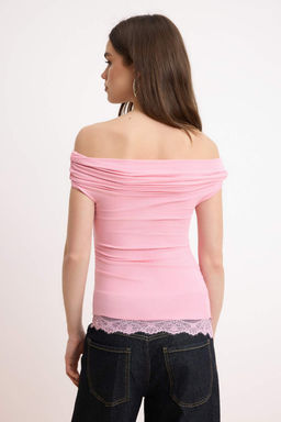 Pembe Fitted/Vucuda Oturan Carmen Yaka Kolsuz Dantel Detayl? Yumusak Orme Bluz TWOSS26BZ00728