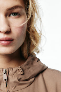 Chaqueta cortavientos con capucha - H&m фото 3