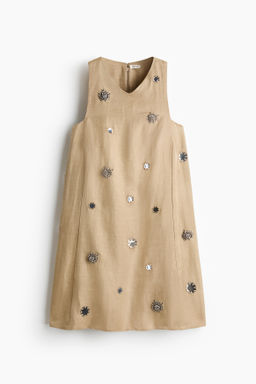 Vestido evas? con detalles decorativos