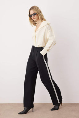 Siyah Yanlar? Serit Detayl? Wide Leg/Genis Paca Dokumlu Kumas Pantolon TWOAW26PL00066