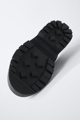 BLUCHER CORDONES / Negro