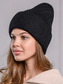 Теплая зимняя шапка бини из нежнейшей ангоры