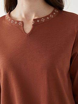 Ka??k Yaka Nak??l? Kad?n Bluz