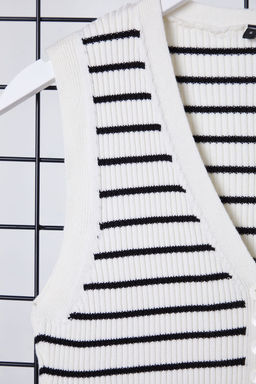 Ekru*001 Premium Iplik / Ozel Iplik Crop Yelek TWOSS24BZ00258