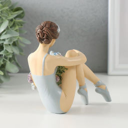 Цена за 2 шт. Фигурка полистоун «Балерина с охапкой сиреневых цветов», 12.5×7×12 см