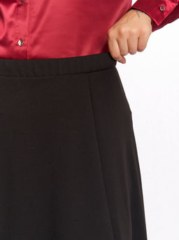 Юбка из плотного трикотажа UB17406BLK00