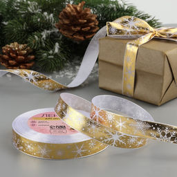 Лента атласная «Белые снежинки», 15 мм, 23±1 м, золотая