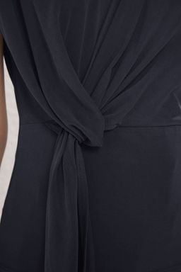 Trendyolmilla Yesil More Sustainable Modal Icerikli Kruvaze V Yaka Burgu Detayl? Orme Bluz TWOSS25BZ00471