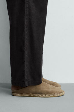 ZUECO PIEL / Gris Topo