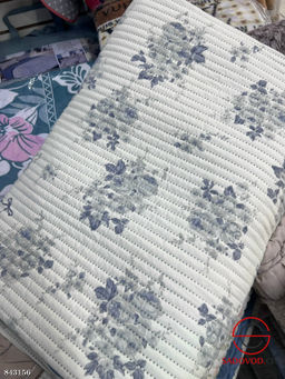 Покрывало на кровать с принтом