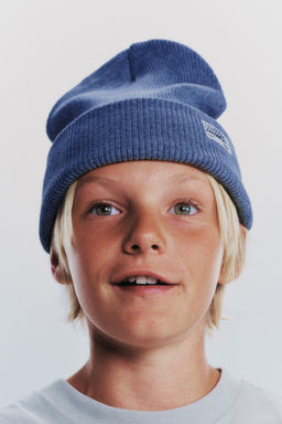 RIBBED KNIT BEANIE WITH LABEL - Zara фото 5