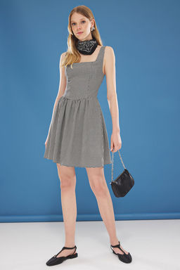 Siyah Potikareli Etegi Belden Ac?lan Balen Detayl? Mini Dokuma Elbise TWOSS25EL00299 - Trendyolmilla фото 2