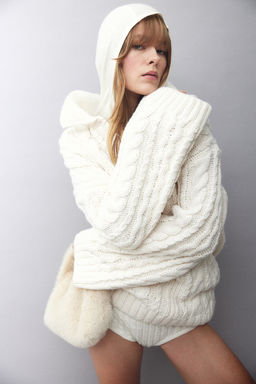 Jersey en punto trenzado con cuello camisero - H&m фото 4