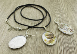 Набор "Камея" малая перламутр бежевый, серьги и кулон