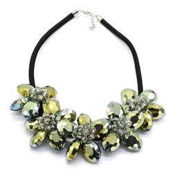 Крупное колье с цветами из циркона цв.зеленый хамелеон, 48см