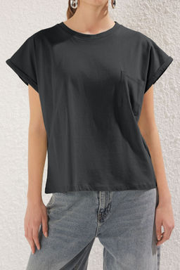 Antrasit %100 Pamuk Relaxed/Rahat Kal?p Cep Detayl? Orme T-Shirt TWOSS25TS00085